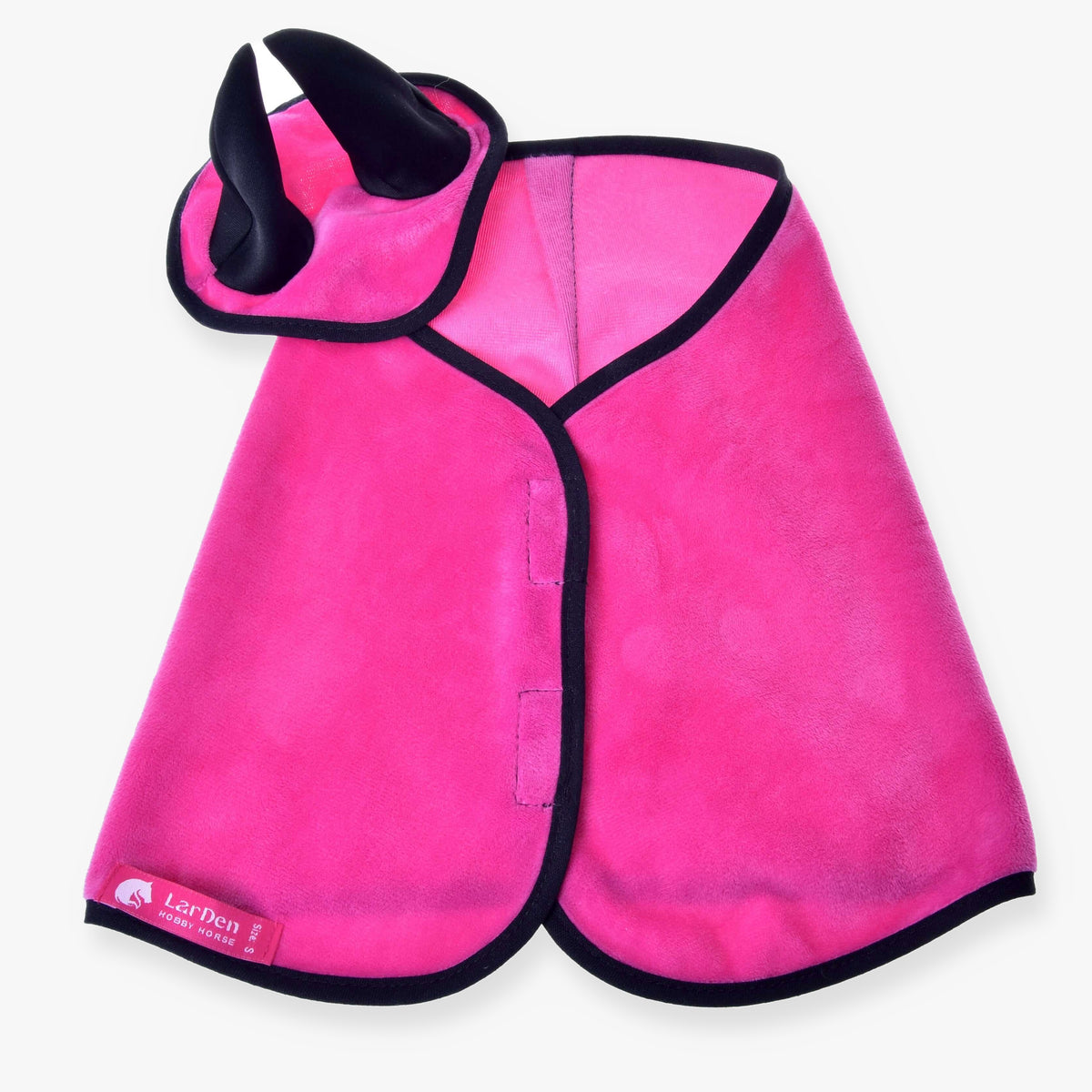 Hobby Horse komplet Hot Pink (naušniki + pregrinjalo) LarDen: mehko žametasto pregrinjalo in naušniki s črnimi ušesnimi deli in obrobo