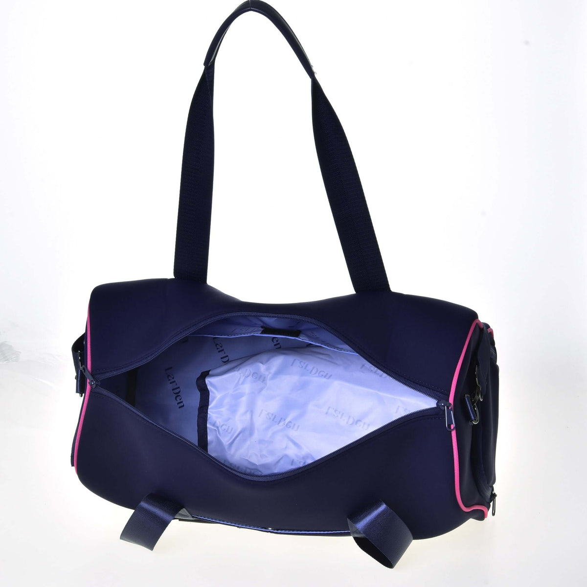 Odprta Hobby Horse športna torba od zgoraj s prostornim glavnim predelom in bledo lila podlogo s potiskom LarDen