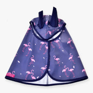 Hobby Horse dežno pregrinjalo Flamingo znamke LarDen, razprto, od zgoraj: modro vijolično z roza flamingi, temno modrimi ušesi in temno modro obrobo
