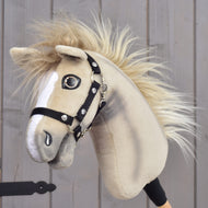 Hobby Horse Ivory Dream znamke LarDen: svetlo bež plišasta glava s sivim gobcem, belo liso in dolgo blond grivo iz umetnega krzna