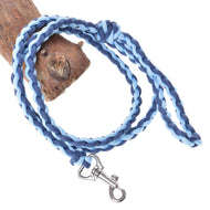 LarDen Hobby Horse povodec Knitted Double Blue: pleten povodec iz paracorda v temno in svetlo modri barvi s srebrnim karabinom