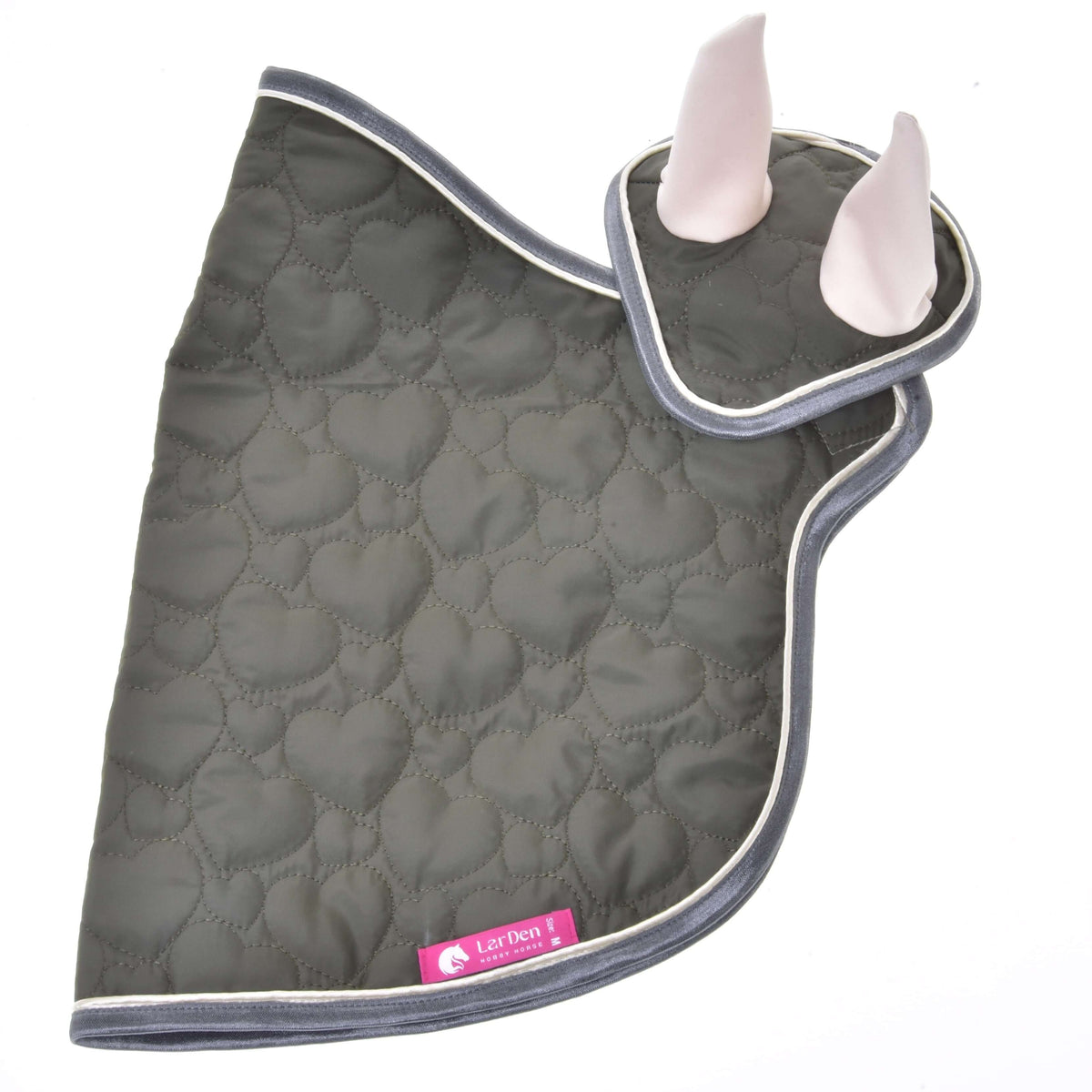 Hobby Horse Set Olivetti laid flat: olive heart-quilted blanket and ear bonnet, pink LarDen label on the blanket