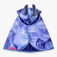 Hobby Horse dežno pregrinjalo Galaxy Blue znamke LarDen od zgoraj: marmoriran lila-moder potisk z modro sivimi ušesi in svetlo modro obrobo