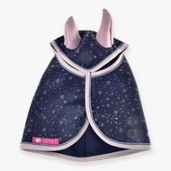 Hobby Horse dežno pregrinjalo Pinkie Blue (softshell) znamke LarDen od zgoraj: temno modro z bledimi kapljicami, pudrasto roza ušesi in nežno rožnato obrobo