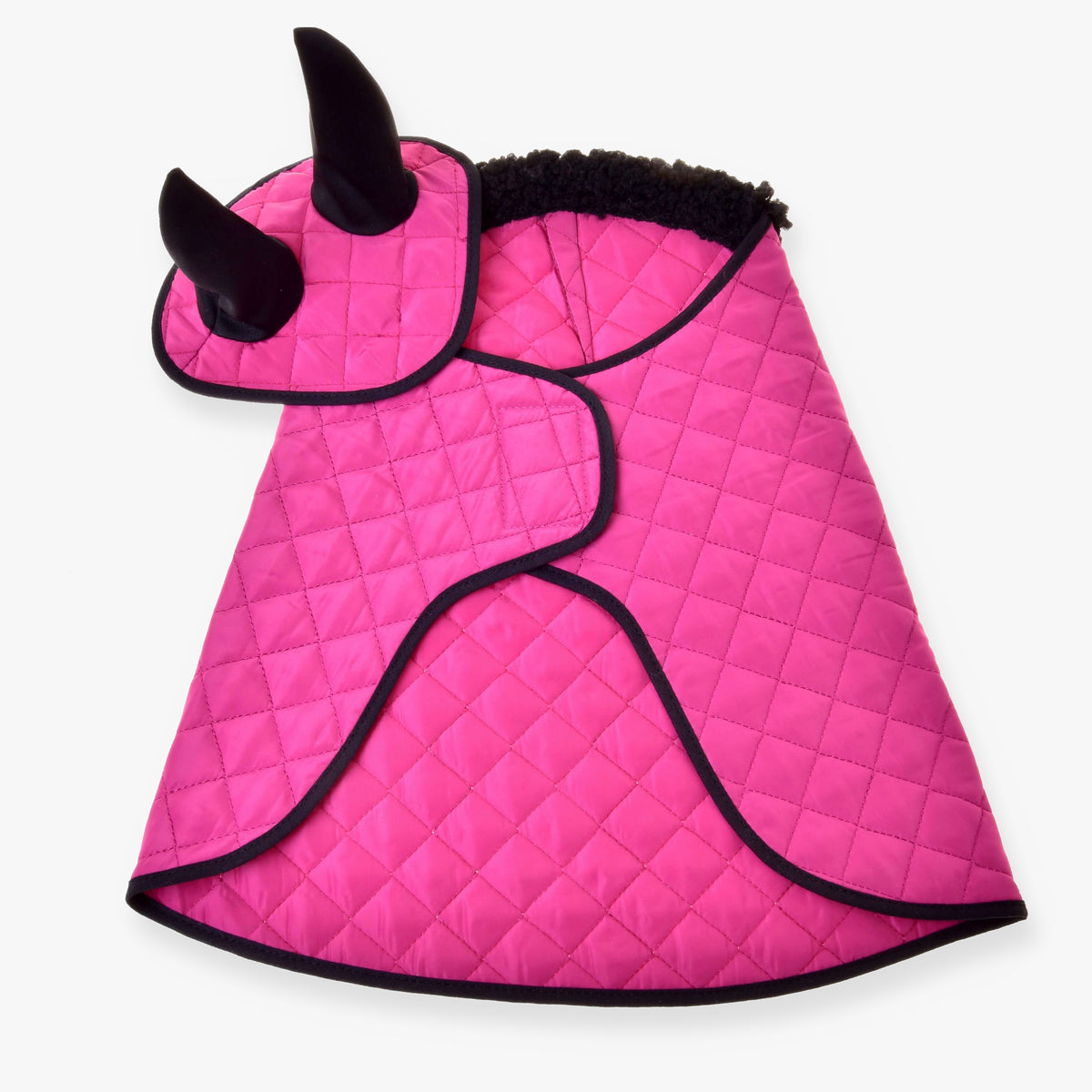 Hobby Horse komplet Thermo Pink LarDen: prešito roza pregrinjalo s črnim krznenim ovratnikom in naušniki s črnimi ušesnimi deli