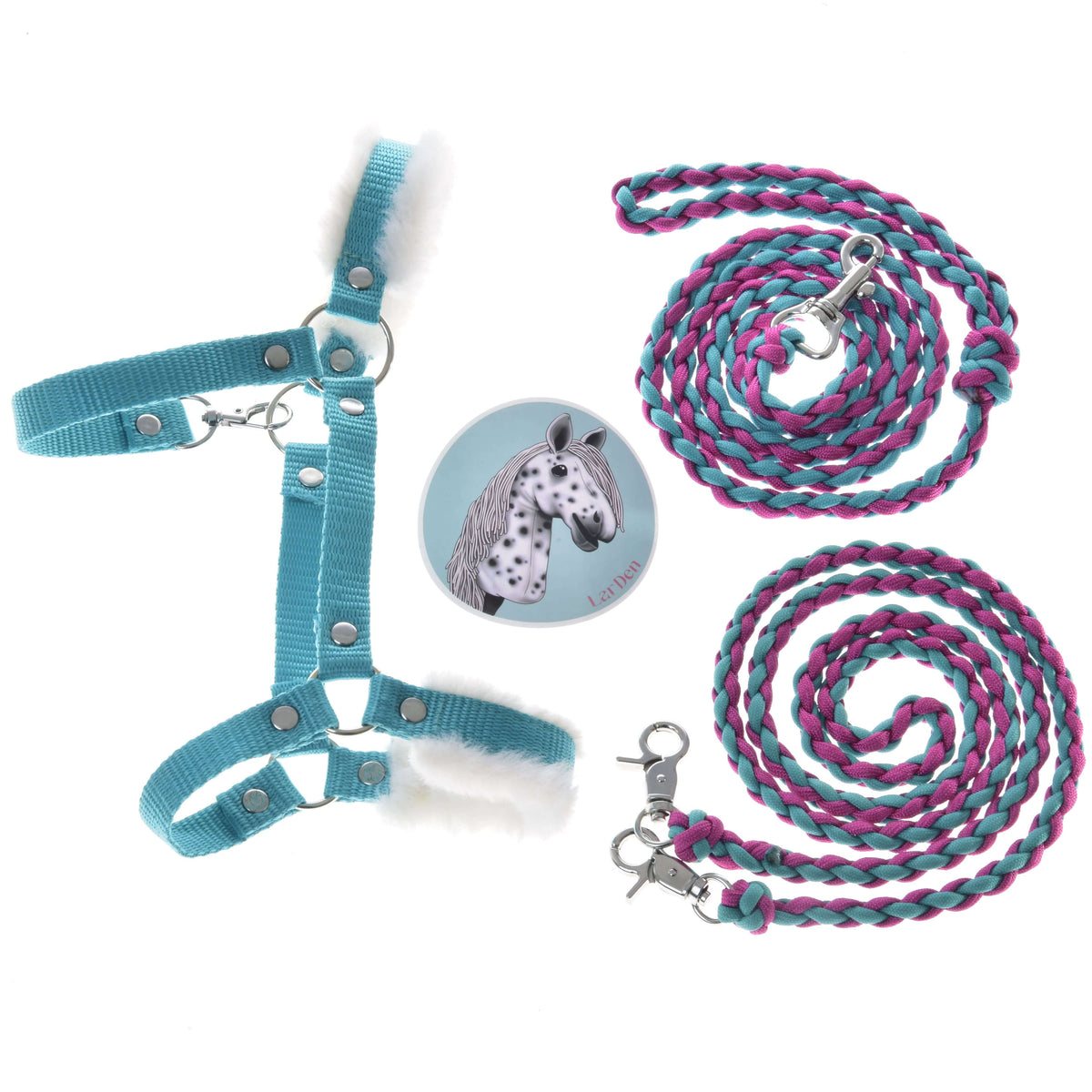 Hobby Horse komplet Perfect Combination Turquoise znamke LarDen: turkizna oglavka s krznom, pleten povodec, vajeti in nalepka