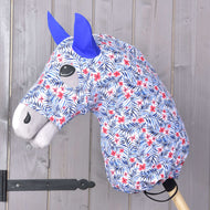 Hobby Horse zaščitna obleka Avatar (Lycra) znamke LarDen na sivi glavi: bela z modrimi palmovimi listi, rdečimi cvetovi in modrimi ušesi