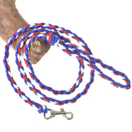 Hobby Horse povodec Flag CZ znamke LarDen: pleten modro-rdeče-bel povodec z zanko za roko in karabinom