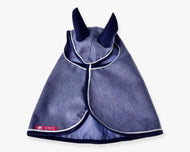 Hobby Horse dežno pregrinjalo Jeans znamke LarDen od zgoraj: modro blago z videzom jeansa, temno modra ušesa, temno modra obroba in bel paspul