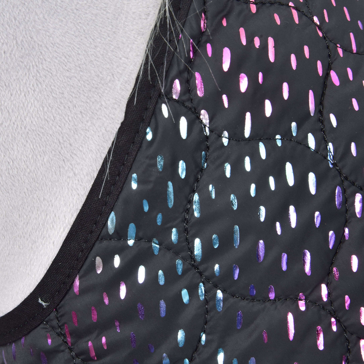 Close-up of the Set Dreamy fabric: black quilting with shiny pink, blue and white foil dots and black binding