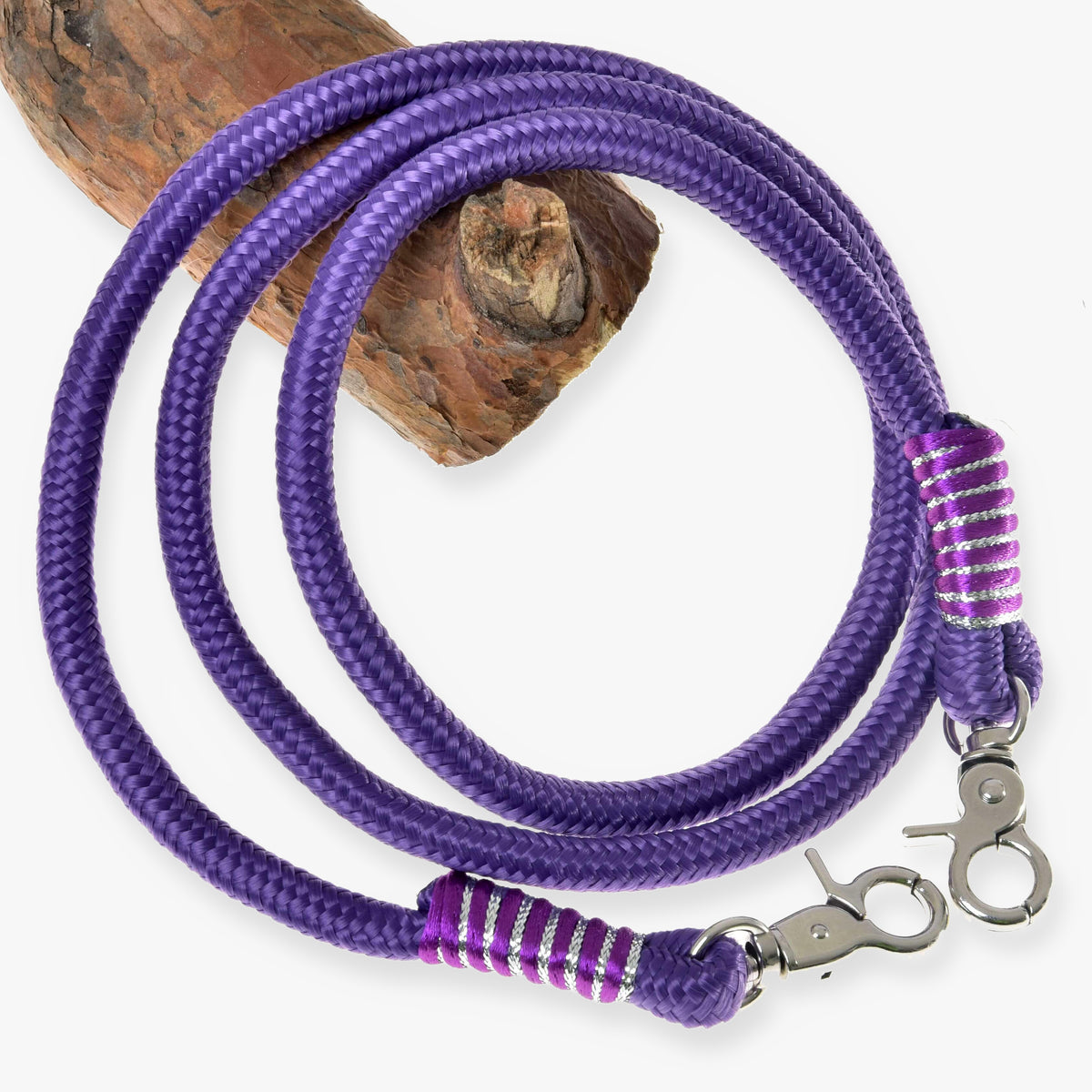 Hobby Horse vajeti Viola znamke LarDen: vijolične vrvične vajeti z vijolično-srebrnimi ovoji in dvema srebrnima karabinoma