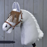 LarDen oglavka rjava z resicami na sivem plišastem Hobby Horse konju: rjavo umetno usnje in čelnik z resicami