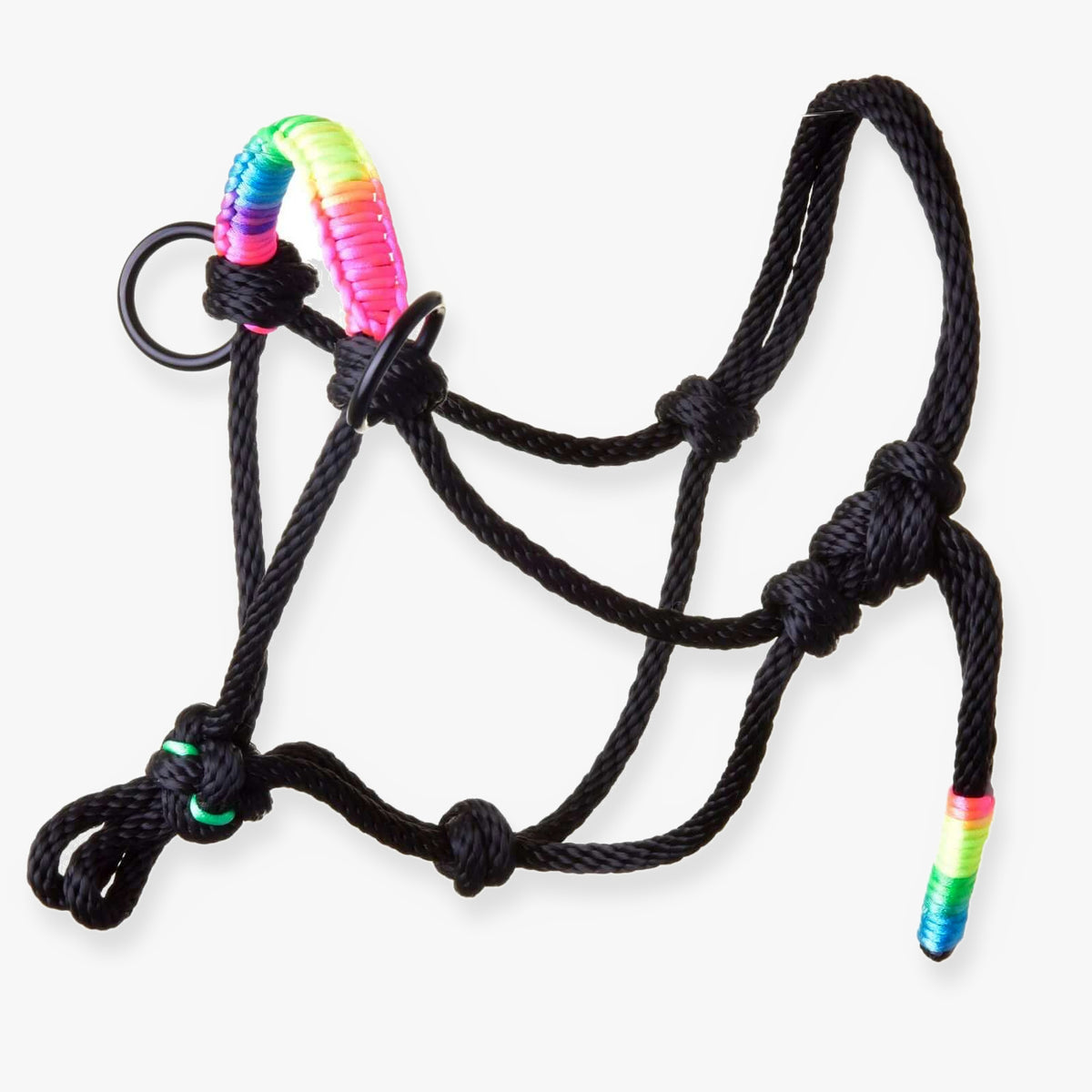 LarDen Hobby Horse vrvična oglavka Rainbow iz črne vrvi z mavričnim pletenim nosnikom in črnimi obročki